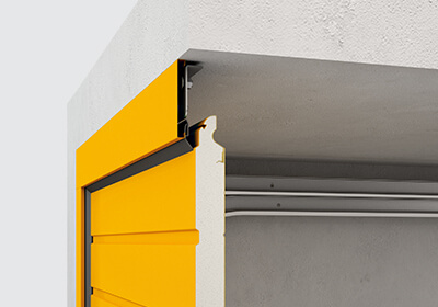 Renovierungslösungen ermöglichen die Montage von Sektionaltoren in der Garagenöffnun